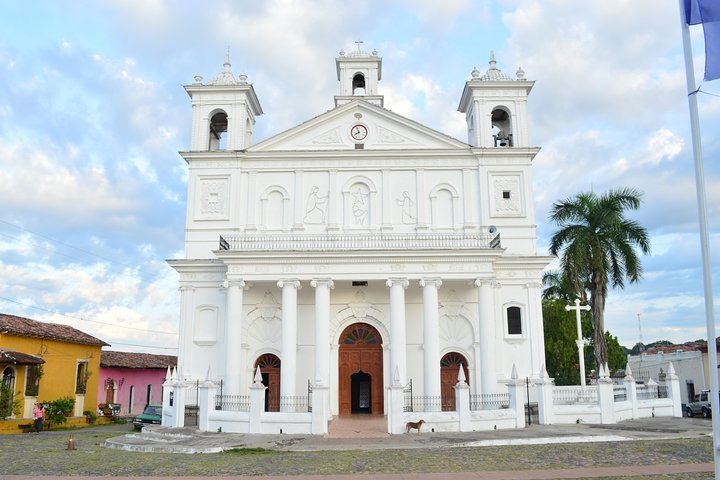 The Best Colonial Town with Clobbestone Streets: Suchitoto and Ilopango Lake  - Photo 1 of 6